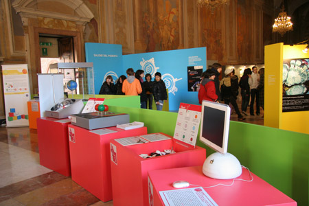 la_scienza_in_piazza_bologna_marzo_2009_017