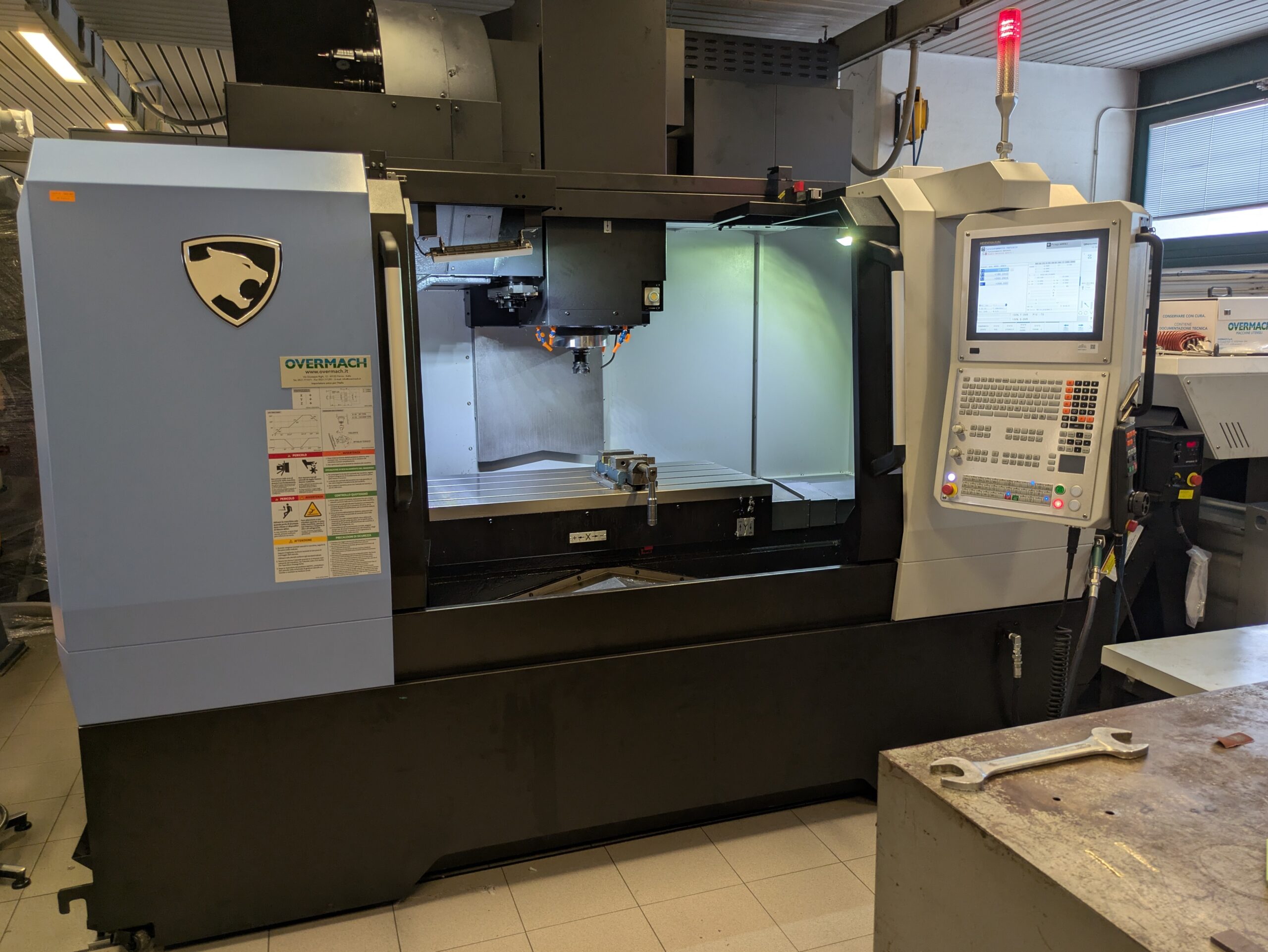 DN Solution DNM-5700 CNC Milling machine
