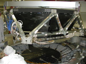 AMS-02 UPPER TOF durante la fase di assemblaggio sul magnete